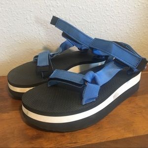 Teva Universal Flatform size 7 EUC